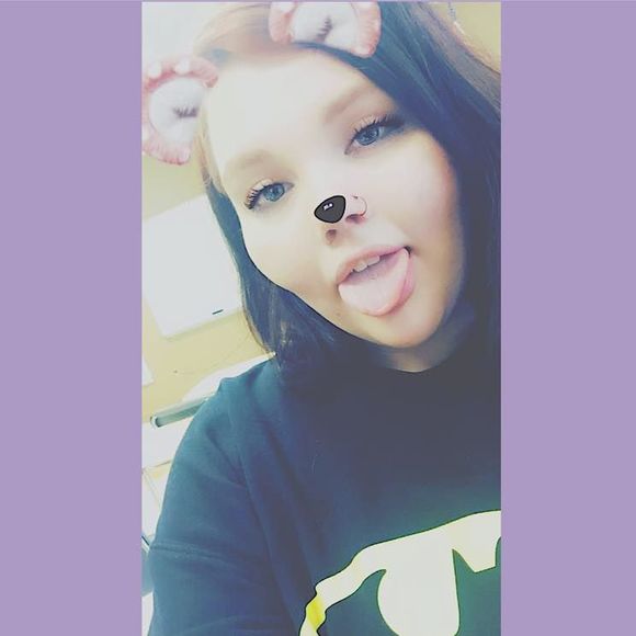 Meet your Posher, Hannah - Picture 1 of 1